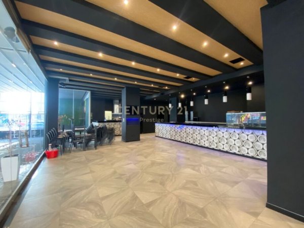 Tirane, jepet me qera ambjent biznesi Kati 0, 200 m² 1.000 € 