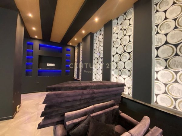 Tirane, jepet me qera ambjent biznesi Kati 0, 200 m² 1.000 € 