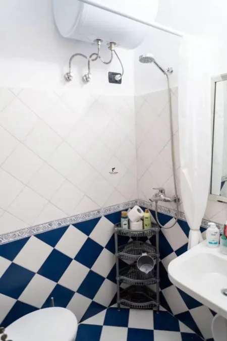 Tirane, jepet me qera zyre Kati 0, 25 m² 480 € (PAZARI I RI)