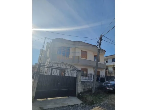 Tirane, shitet Vile 2 Katshe Kati 2, 227 m² 190.000 € (SHKOZE)