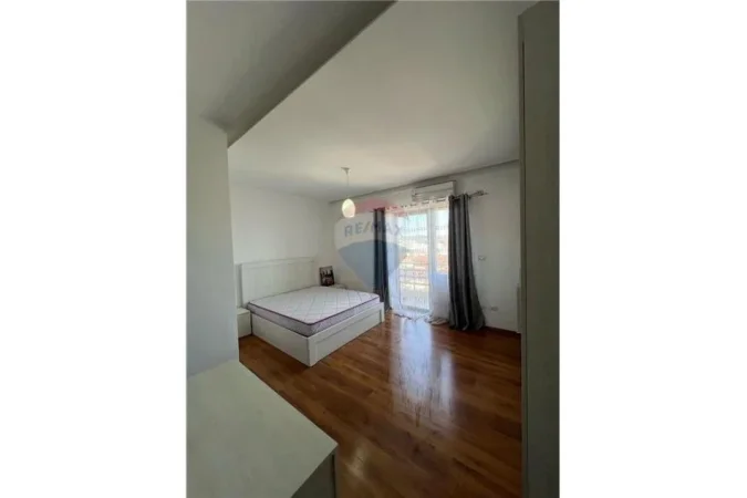 Tirane, jepet me qera apartament 2+1 , 105 m² 600 € 