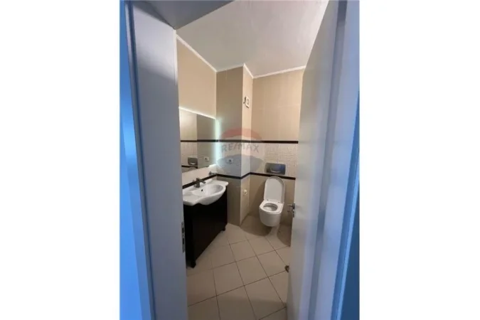 Tirane, jepet me qera apartament 2+1 , 105 m² 600 € 