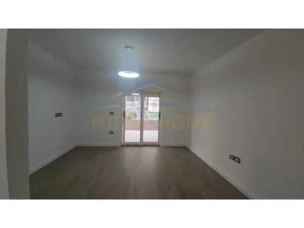 Tirane, shitet apartament 1+1 Kati 1, 55 m² 190.000 € (Komuna Parisit , perballe "Ola Fast")
