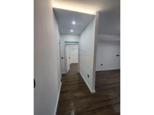 Tirane, shitet apartament 1+1 Kati 1, 55 m² 190.000 € (Komuna Parisit , perballe "Ola Fast")