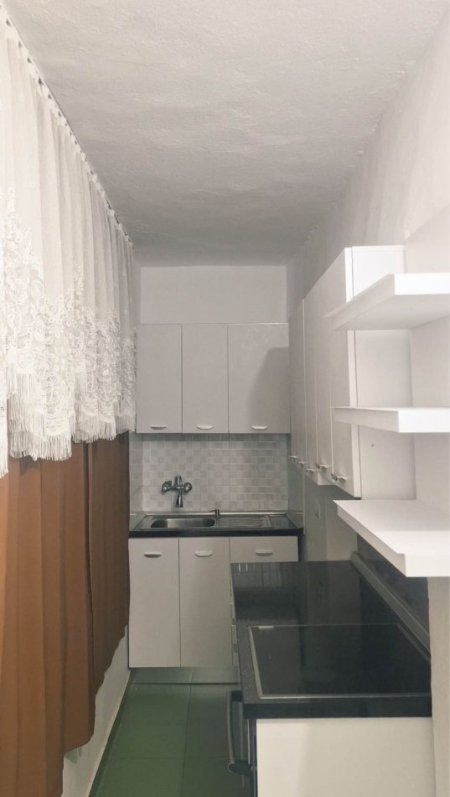 Tirane, jepet me qera apartament 1+1+Ballkon Kati 4, 65 m² 450 € (ALI DEMI)