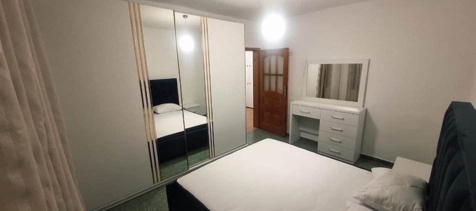 Tirane, jepet me qera apartament 1+1+Ballkon Kati 4, 65 m² 450 € (ALI DEMI)