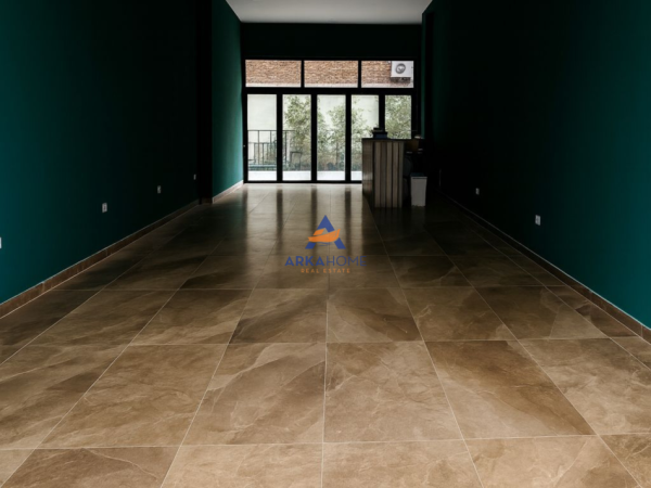 Tirane, jepet me qera ambjent biznesi Kati 0, 100 m² 1.038 € 