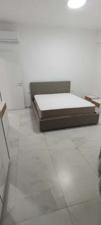 Tirane, jepet me qera apartament 1+1 , 65 m² 400 € (Kompleksi OXA)