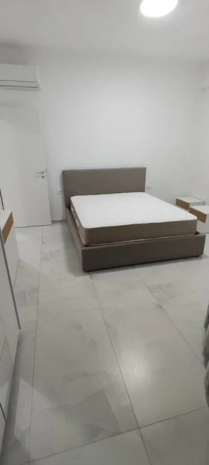 Tirane, jepet me qera apartament 1+1 , 65 m² 400 € (Kompleksi OXA)