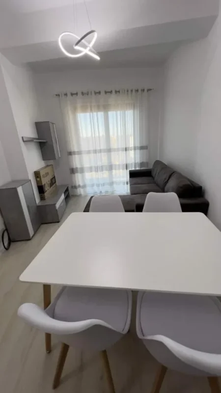 Tirane, jepet me qera apartament 2+1+Ballkon Kati 8, 80 m² 570 € (ASTIR)
