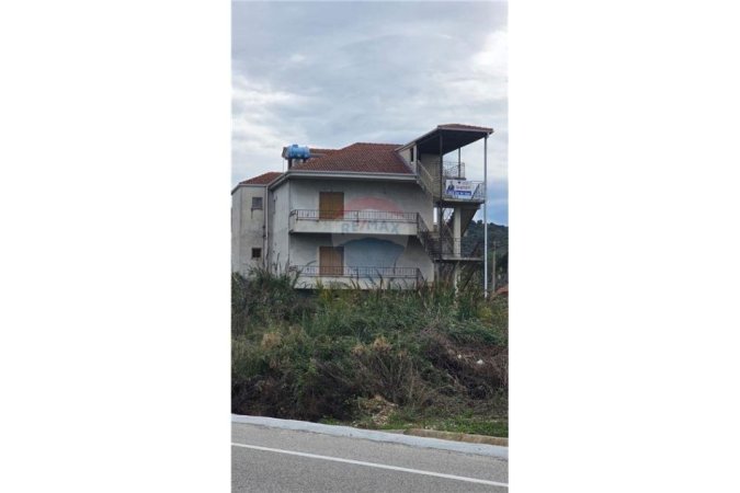 Vlore, shitet Vile 3 Katshe , 407 m² 250.000 € (Rruga e Re, Vlore)