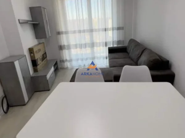 Tirane, jepet me qera apartament 2+1+Ballkon Kati 8, 80 m² 