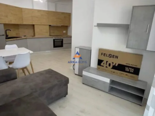 Tirane, jepet me qera apartament 2+1+Ballkon Kati 8, 80 m² 