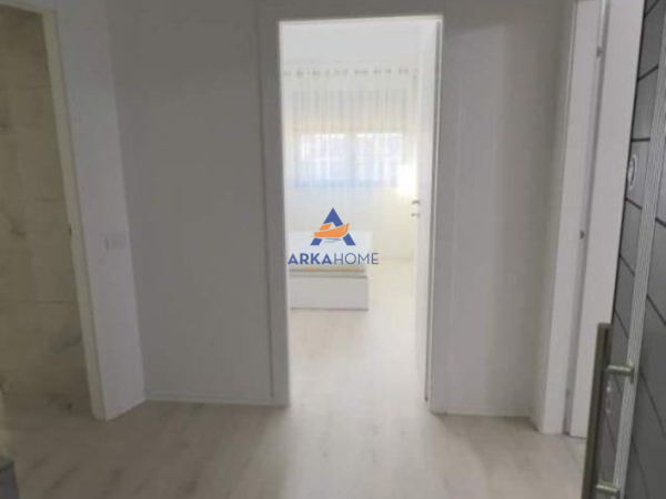 Tirane, jepet me qera apartament 2+1+Ballkon Kati 8, 80 m² 