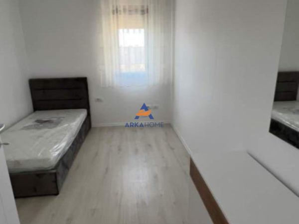 Tirane, jepet me qera apartament 2+1+Ballkon Kati 8, 80 m² 
