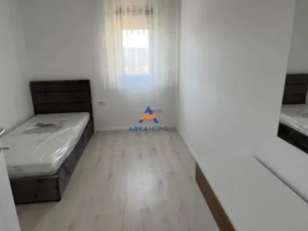 Tirane, jepet me qera apartament 2+1+Ballkon Kati 8, 80 m² 