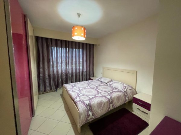 Tirane, jepet me qera apartament 1+1 Kati 4, 65 m² 500 € (Spaku)