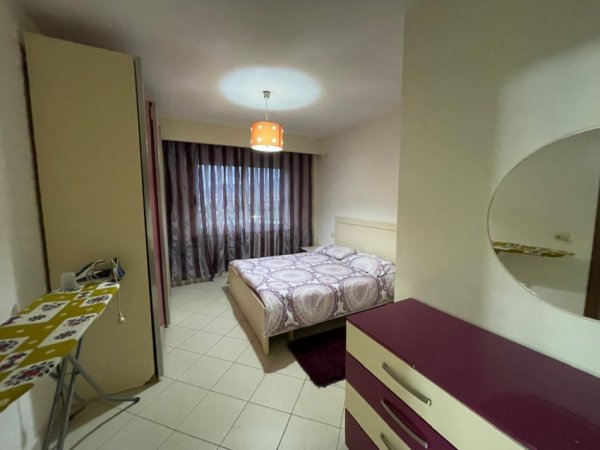 Tirane, jepet me qera apartament 1+1 Kati 4, 65 m² 500 € (Spaku)