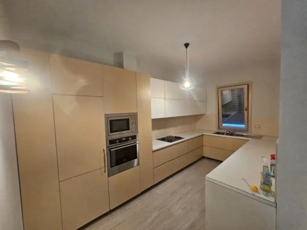 Tirane, jepet me qera apartament 2+1 Kati 1, 110 m² 650 € (Fuat Toptani)