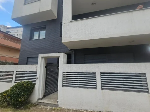 Tirane, jepet me qera apartament 2+1 Kati 1, 110 m² 650 € (Fuat Toptani)