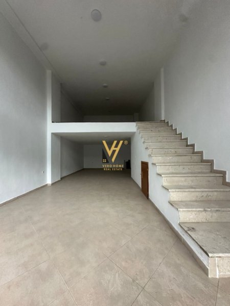 Tirane, jepet me qera dyqan Kati 0, 88 m² 700 € (JORDAN MISJA)