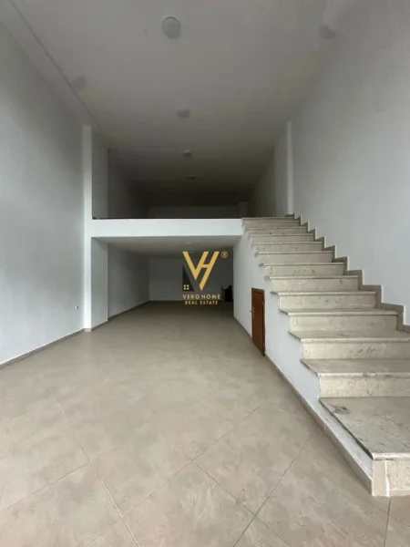 Tirane, jepet me qera dyqan Kati 0, 88 m² 700 € (JORDAN MISJA)
