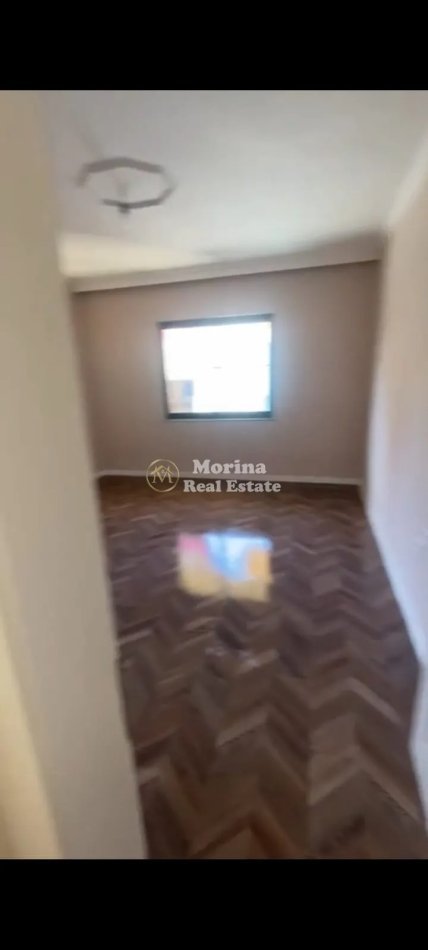 Tirane, jepet me qera ambjent biznesi Kati 2, 105 m² 600 € (Medreseja)