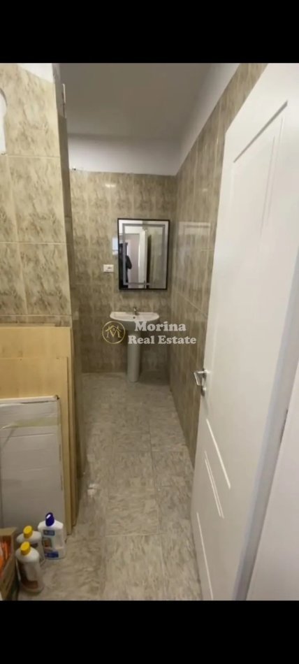 Tirane, jepet me qera ambjent biznesi Kati 2, 105 m² 600 € (Medreseja)