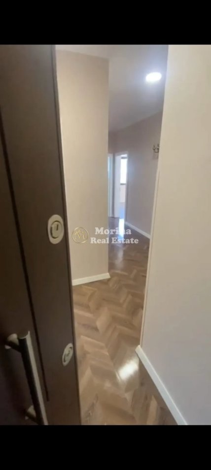 Tirane, jepet me qera ambjent biznesi Kati 2, 105 m² 600 € (Medreseja)