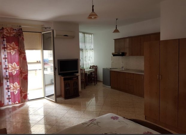 Vlore, jepet me qera 1+1+Ballkon Kati 4, 50 m² 220 € (Lungomare , Hannover Bar)
