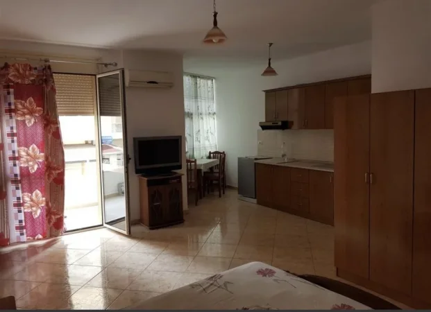 Vlore, jepet me qera 1+1+Ballkon Kati 4, 50 m² 220 € (Lungomare , Hannover Bar)