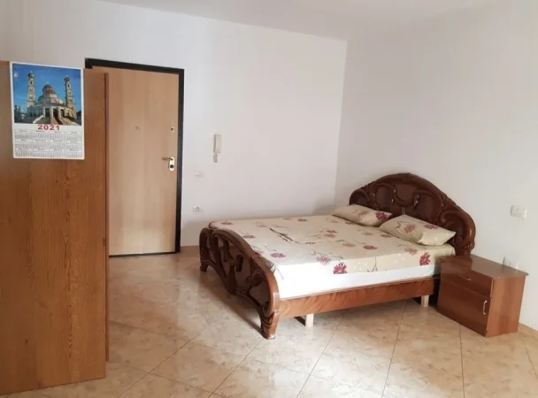 Vlore, jepet me qera 1+1+Ballkon Kati 4, 50 m² 220 € (Lungomare , Hannover Bar)