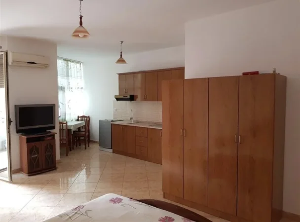 Vlore, jepet me qera 1+1+Ballkon Kati 4, 50 m² 220 € (Lungomare , Hannover Bar)