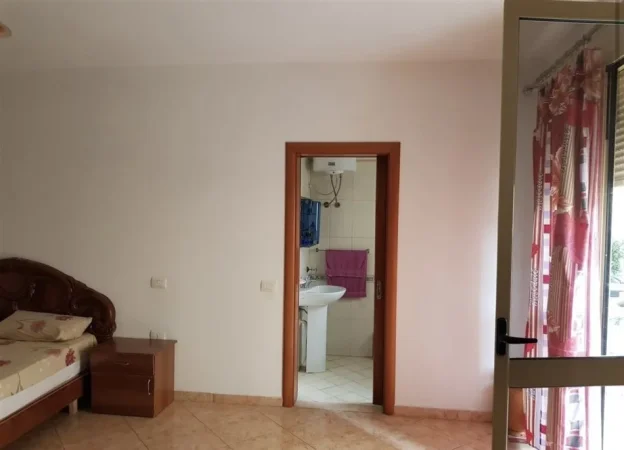 Vlore, jepet me qera 1+1+Ballkon Kati 4, 50 m² 220 € (Lungomare , Hannover Bar)