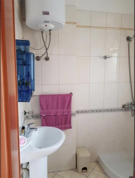 Vlore, jepet me qera 1+1+Ballkon Kati 4, 50 m² 220 € (Lungomare , Hannover Bar)