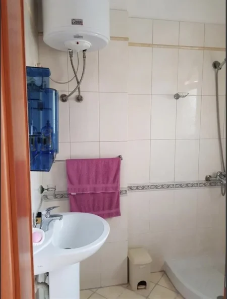 Vlore, jepet me qera 1+1+Ballkon Kati 4, 50 m² 220 € (Lungomare , Hannover Bar)