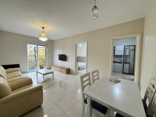 Tirane, jepet me qera apartament 2+1+Ballkon Kati 3, 100 m² 650 € 