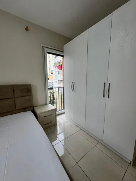 Tirane, jepet me qera apartament 2+1+Ballkon Kati 3, 100 m² 650 € 