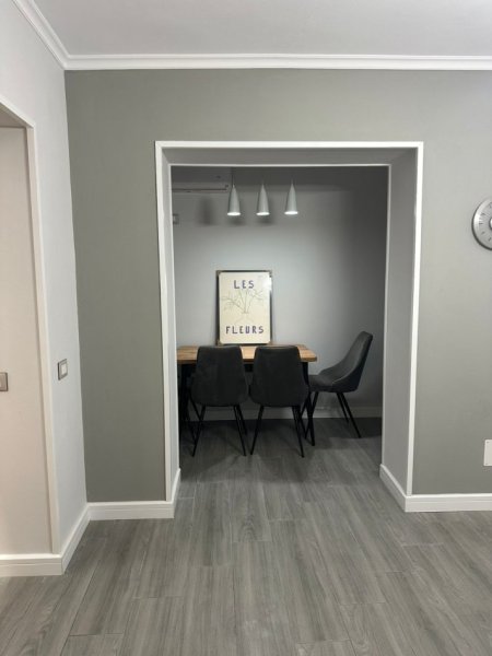 Tirane, jepet me qera apartament 1+1 Kati 1, 59 m² 600 € (pazari i ri)