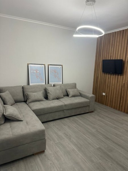 Tirane, jepet me qera apartament 1+1 Kati 1, 59 m² 600 € (pazari i ri)