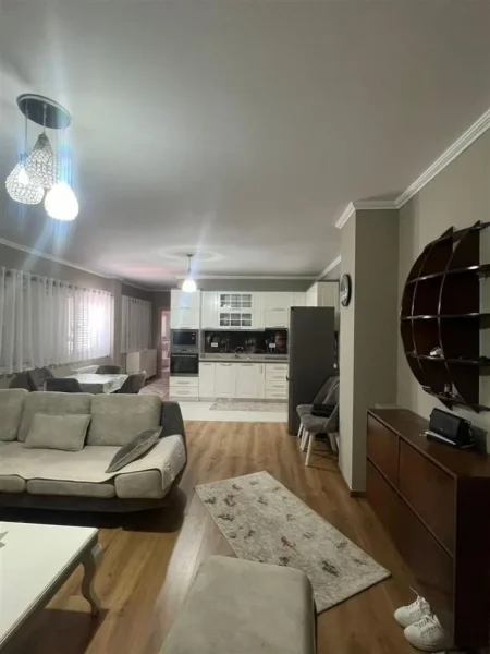 Tirane, jepet me qera apartament 2+1+Ballkon Kati 8, 85 m² 650 € 