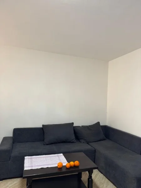 Tirane, jepet me qera apartament 2+1 Kati 2, 500 € 