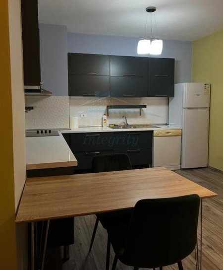 Tirane, jepet me qera apartament 1+1 Kati 1, 57 m² 467 € (Prane Oslo bar, Astir)