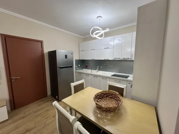Tirane, jepet me qera apartament 1+1+Ballkon Kati 2, 65 m² 500 € 