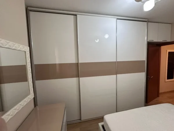 Tirane, jepet me qera apartament 1+1+Ballkon Kati 2, 65 m² 500 € 