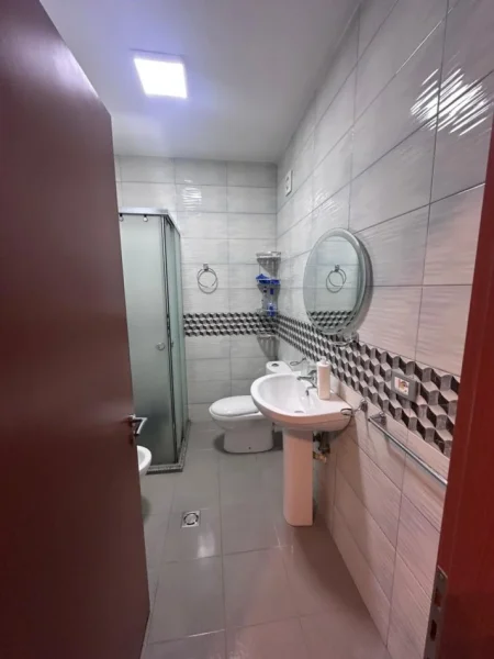 Tirane, jepet me qera apartament 1+1+Ballkon Kati 2, 65 m² 500 € 