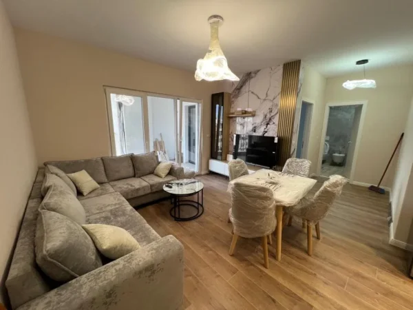 Tirane, jepet me qera apartament 1+1+Ballkon Kati 8, 68 m² 750 € (Rruga Hysni Gerbolli)