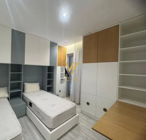 Tirane, jepet me qera apartament 3+1+Ballkon Kati 7, 120 m² 1.500 € (DELIJORGJI)