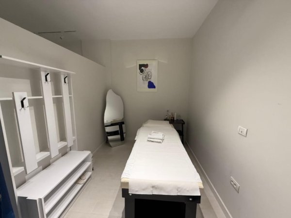 Tirane, shes Klinike Estetike 10.000 €