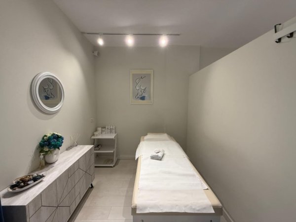 Tirane, shes Klinike Estetike 10.000 €